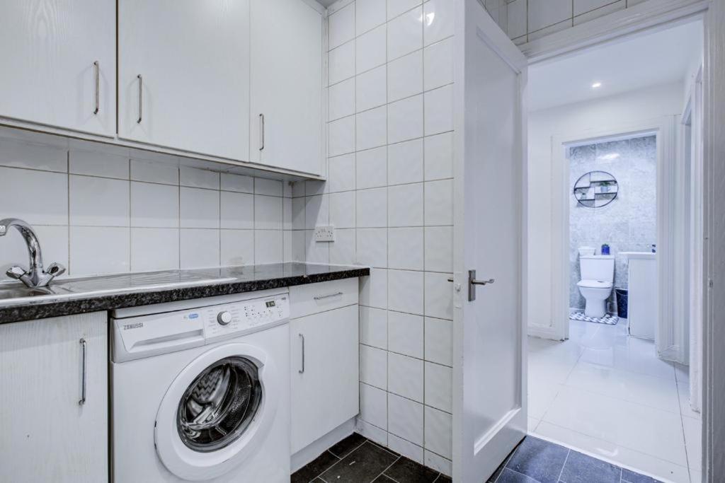 Hyde Park Apartment 2 Bedroom Londra Esterno foto