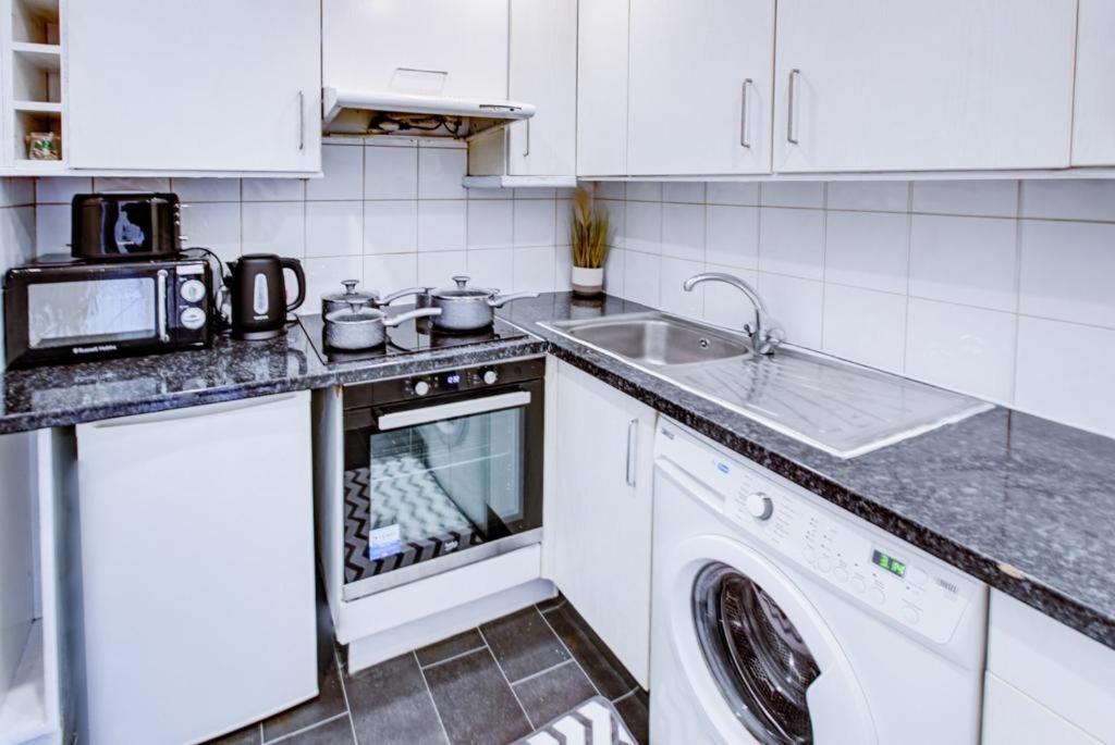 Hyde Park Apartment 2 Bedroom Londra Esterno foto